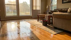 Proč se nedoporučuje mýt podlahy večer: názory a pověry